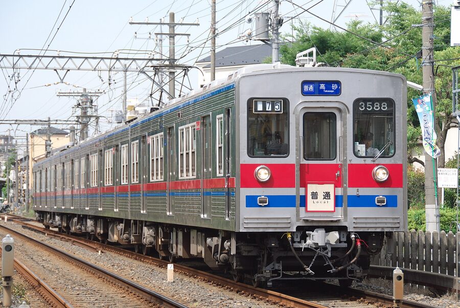 Keisei 3500 series unrefurbished set 3588 in 2009