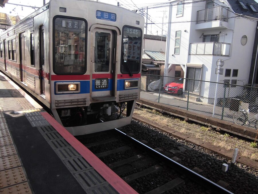 Keisei 3500 series at Keisei-Takasago Station
