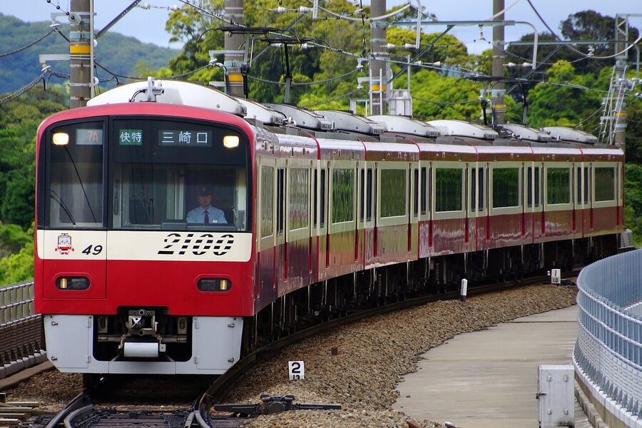 Keikyu 2100 series train