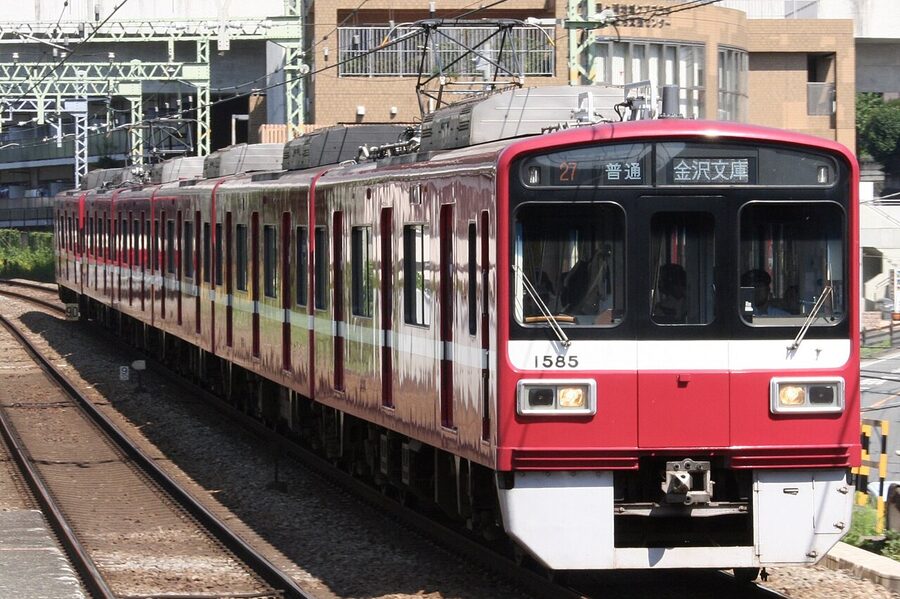 A 1500 form set. Introduced 1985, the 1500s are the older Main Line and branch fleet, running four-car formations on the