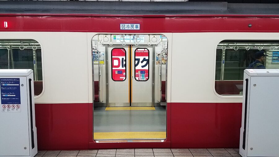 Platform-edge doors at Haneda Airport. Keikyu retrofitted full-height platform doors at all Haneda stations from 2018 on