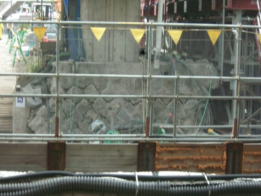 Foundations of the Takanawa embankment uncovered during 2020 to 2021 reconstruction work at Keikyu Shinagawa. The wall w