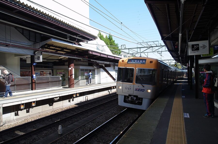 Keio 1000 series II at Kichijoji Station Inokashira Line terminus