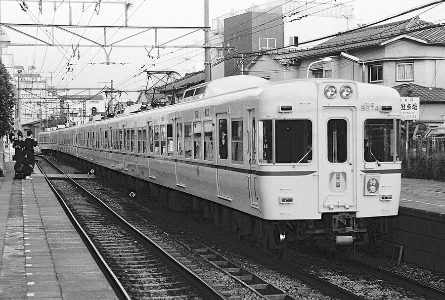 Keio 5000 series II in limited express Mt TAKAO mode