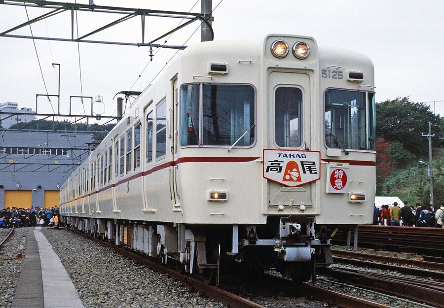 Keio Dewa 5000 work train on the Takao Line