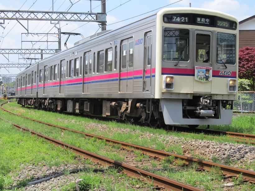 Keio 7000 series on the Keibajo Line