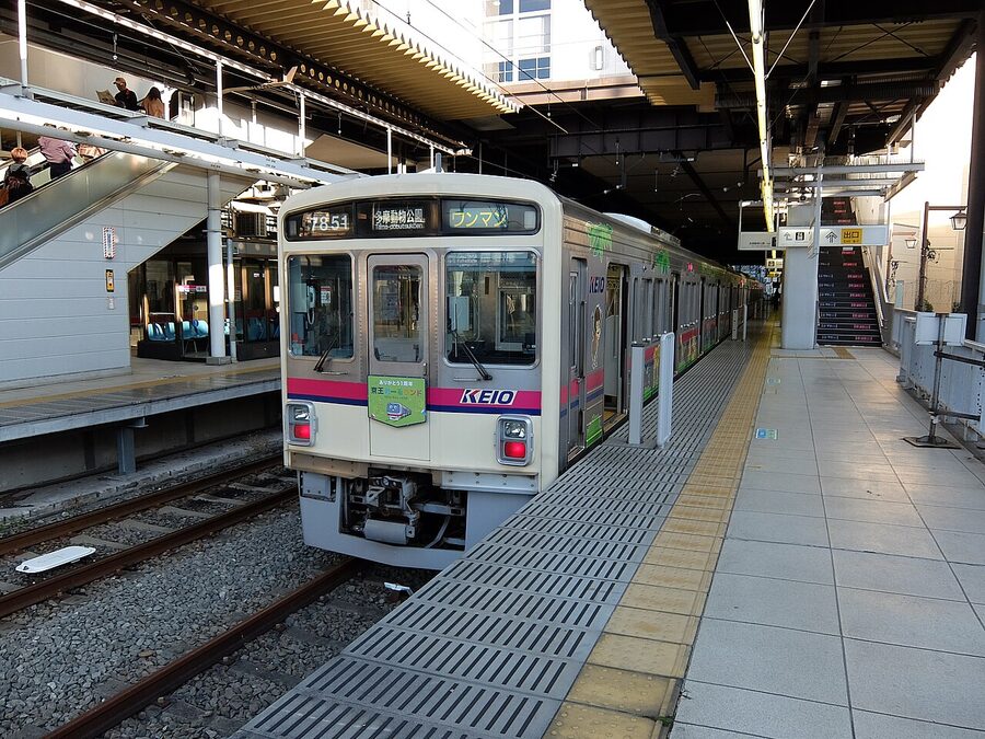 Takahatafudo Station with Keio Dobutsuen Line train