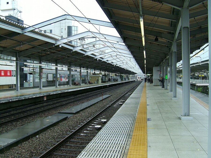 Keio-Tama-Center Station platform on the Sagamihara Line