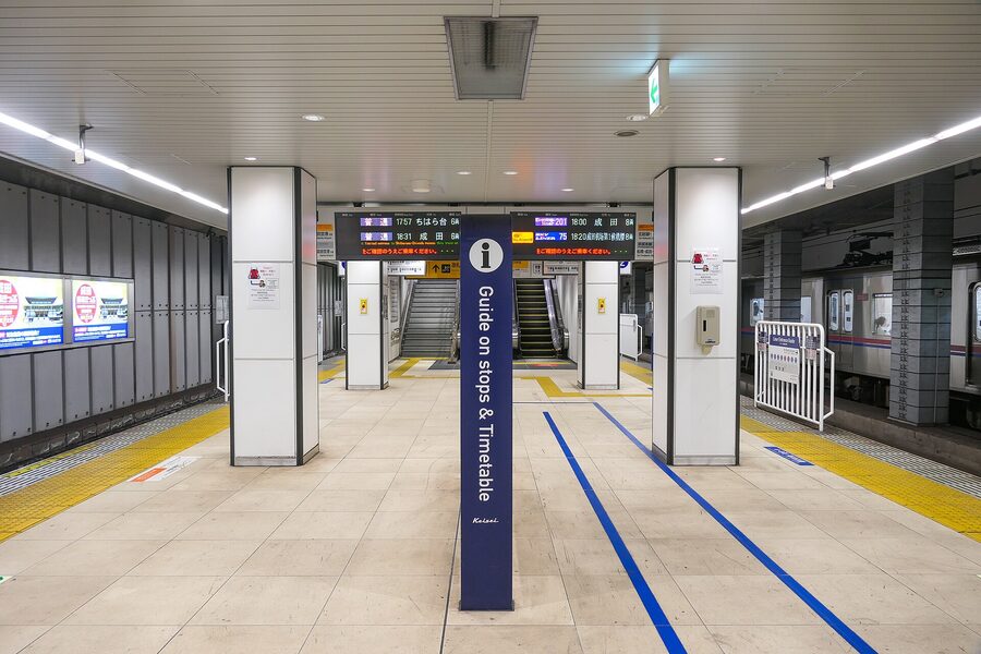 Keisei Ueno Station platforms 1 and 2