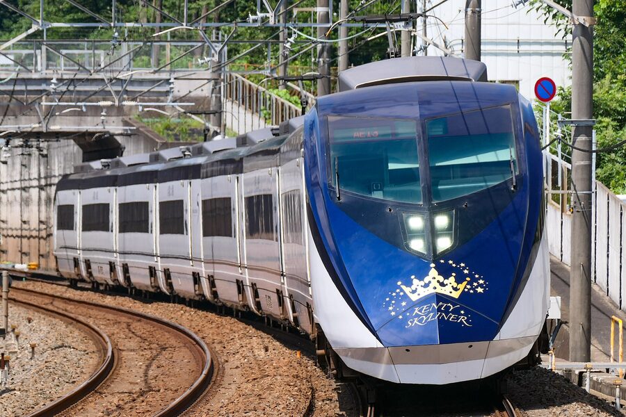 Keisei AE5 in Kenty Skyliner livery