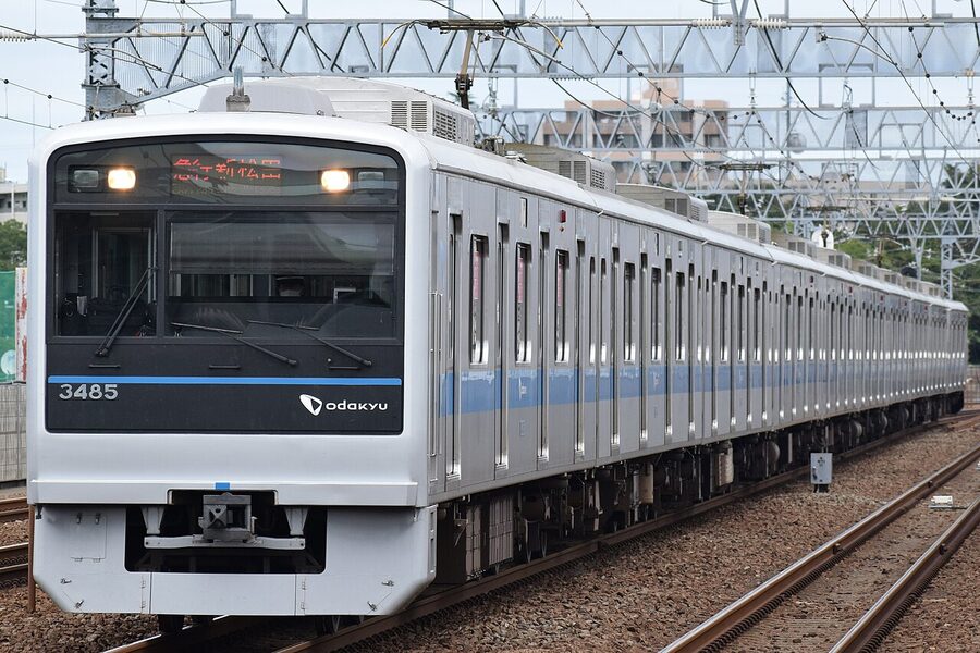 Odakyu 3000 series at Izumi-Tamagawa Station