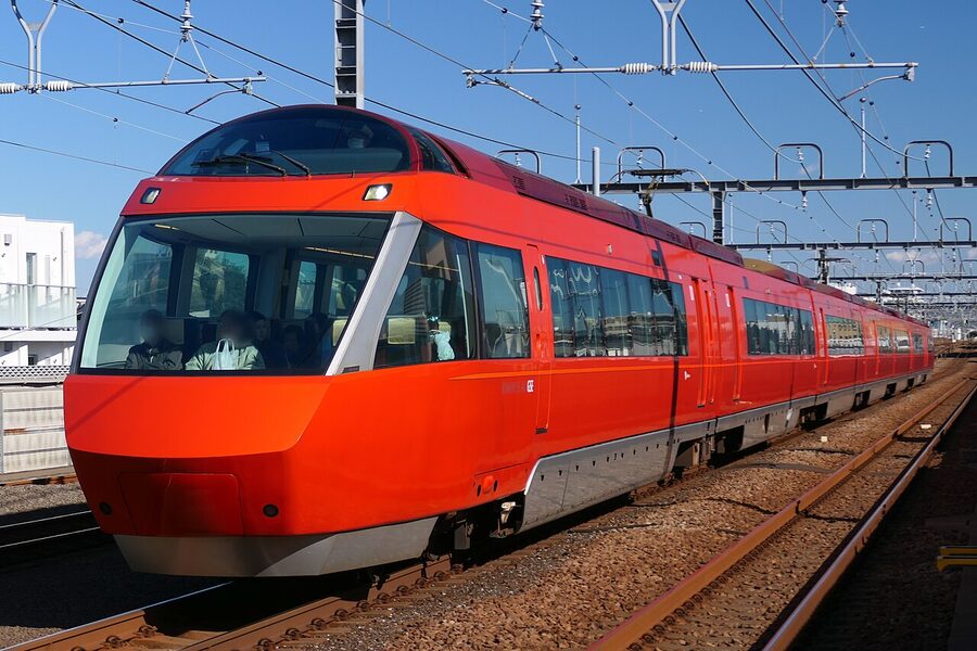 Odakyu 70000 GSE side profile passing Soshigaya-Okura on the Odawara Line