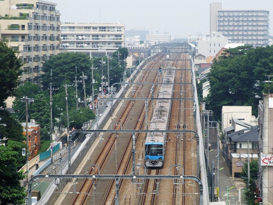 Four-track Odakyu Odawara Line near Seijogakuen-mae Station