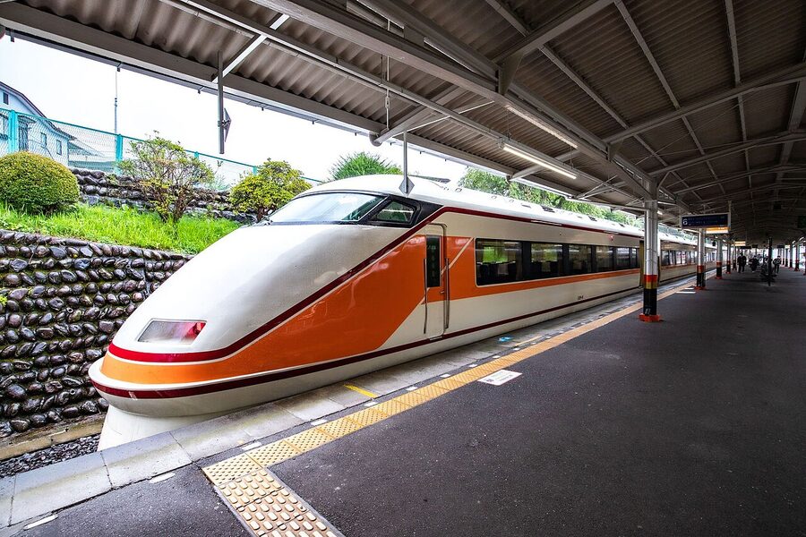 100 series Spacia limited express on the Tobu Nikko line