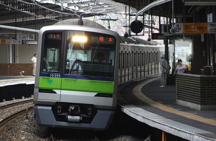 Toei 10-300 series early batch 390F formation