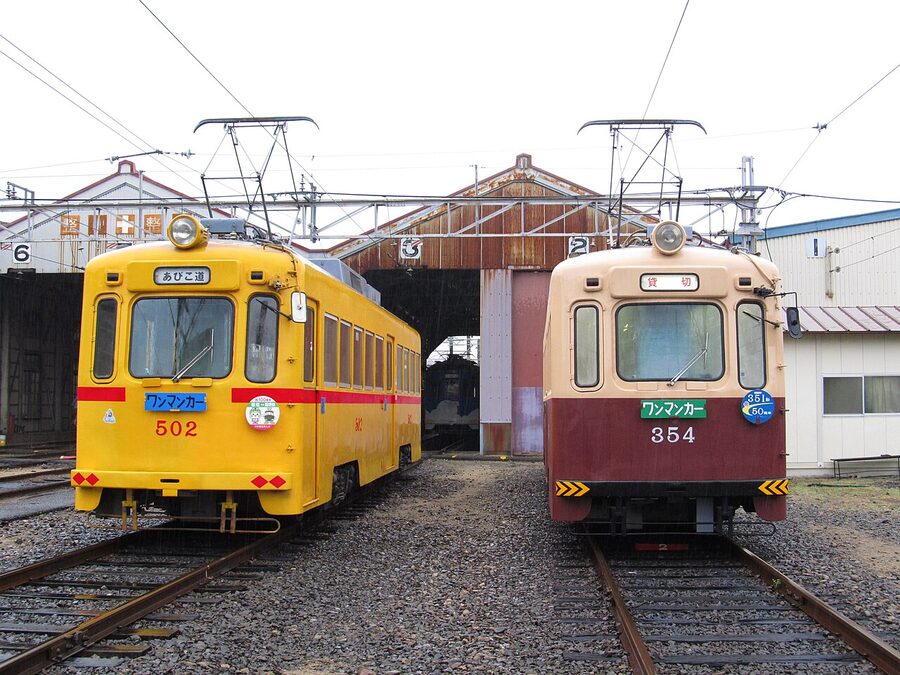 Tokyo Toden 502 in original livery alongside Osaka tram 354