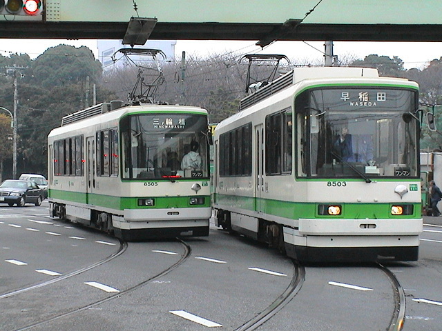 Toden Arakawa Line passing Asukayama