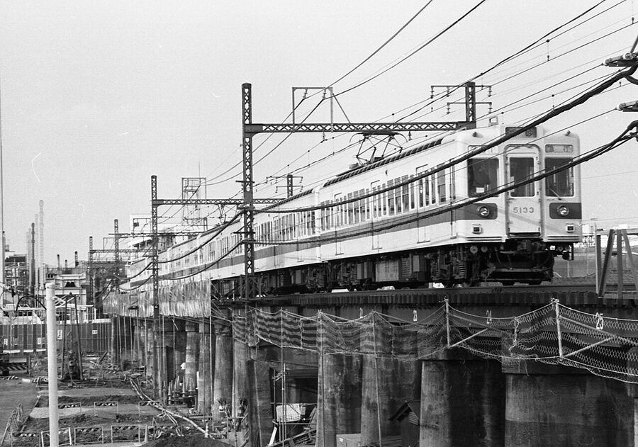 Toei 5000 series running near Omori Kaigan on Keikyu Line