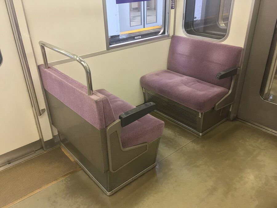 Toei 6300 series 6305 cross seat interior