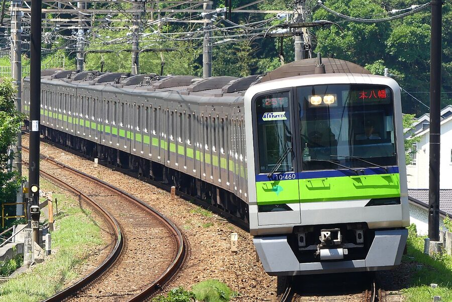 Toei 10-300 series 10-460F entering Inagi Station on Keio Sagamihara Line