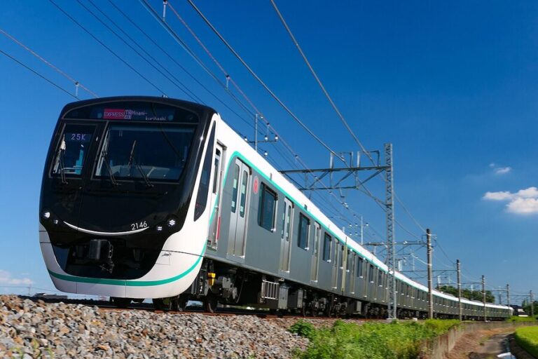 Tokyu Trains: 8500 Out, 2020 In, Tunnel Through