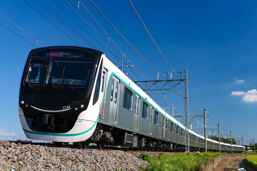 Tokyu 2020 series 2146 set on the Den-en-toshi Line bound for Minami-Kurihashi