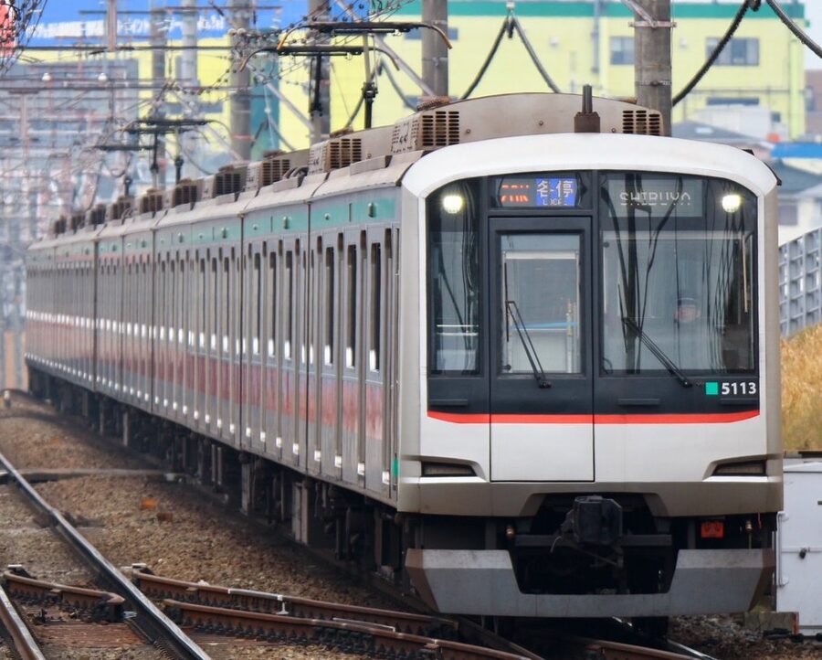 Tokyu 5000 series set 5113F on Den-en-toshi Line