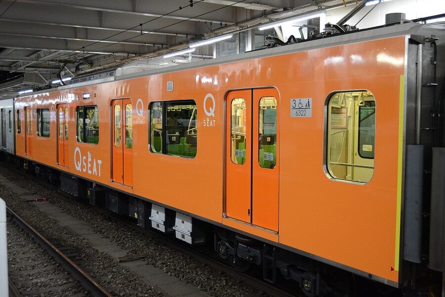 Tokyu 6020 series Q Seat car