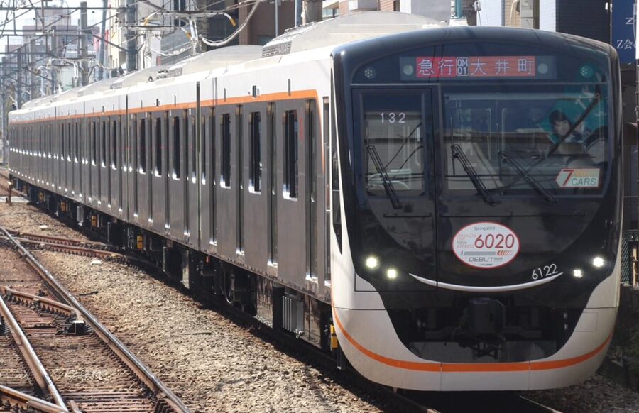 Tokyu 6000 series 6122F Express on the Oimachi Line