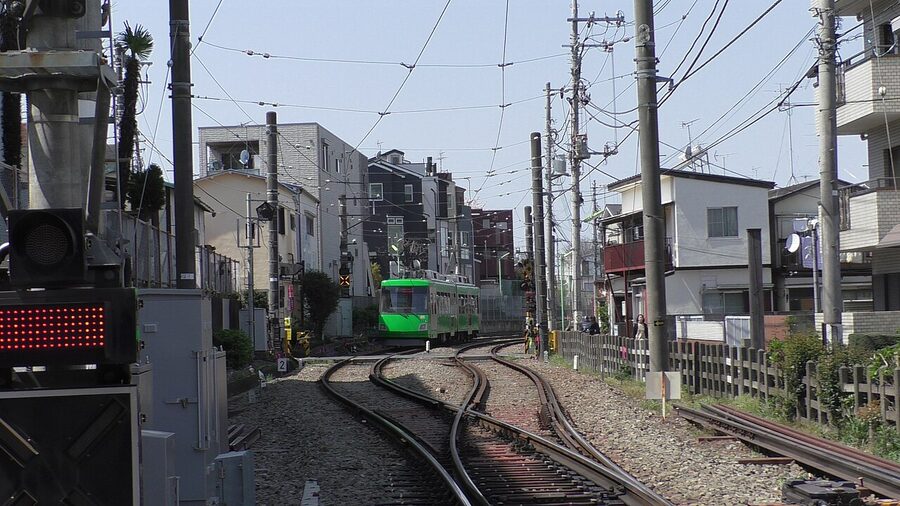 Tokyu Setagaya Line tram at Sangen-Jaya