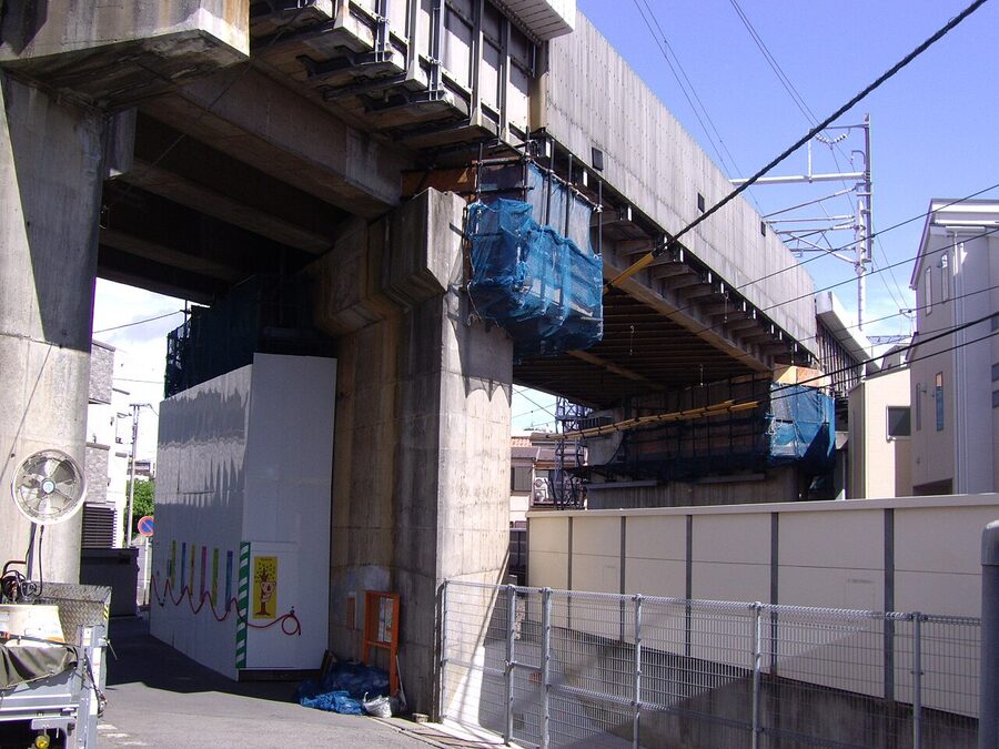 Tokaido Shinkansen running beyond the Tokyu Toyoko Line