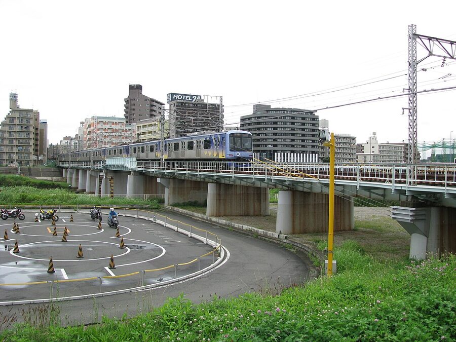 Tokyu Toyoko Line surface section